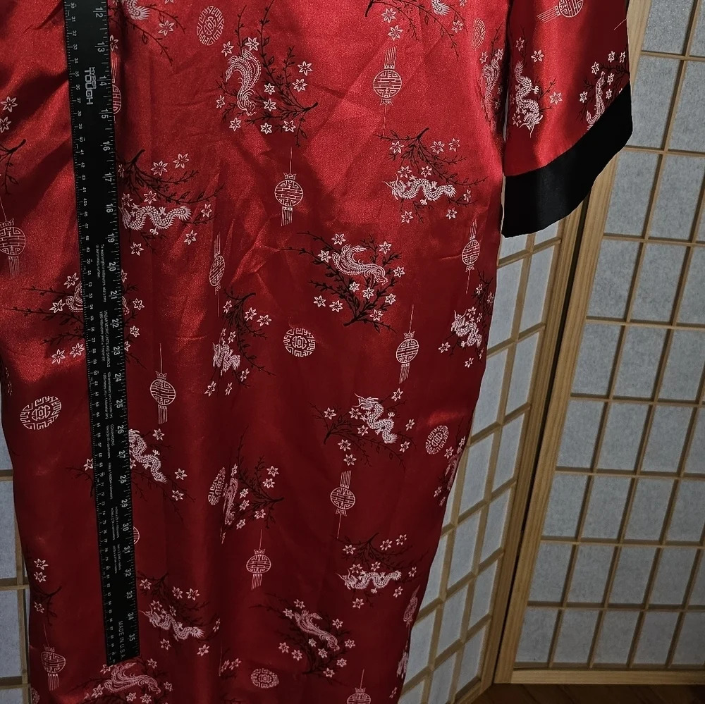 Silky satin dragon Reversible Kimono - Picture 5 of 13